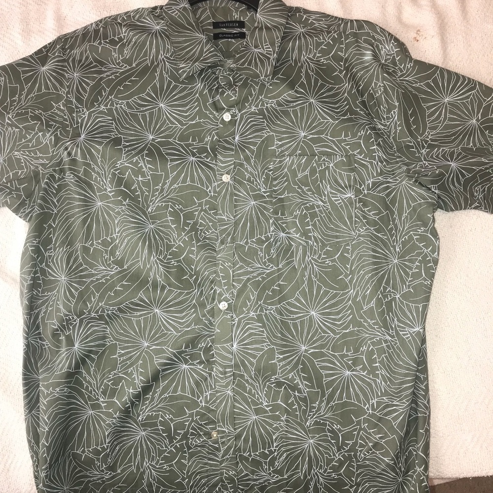 Men’s button-down casual dress shirt